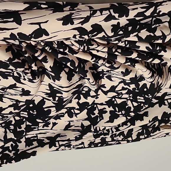 H&M Short Sleeve Fitted Dress with Black Floral Print - Picture 3 of 6